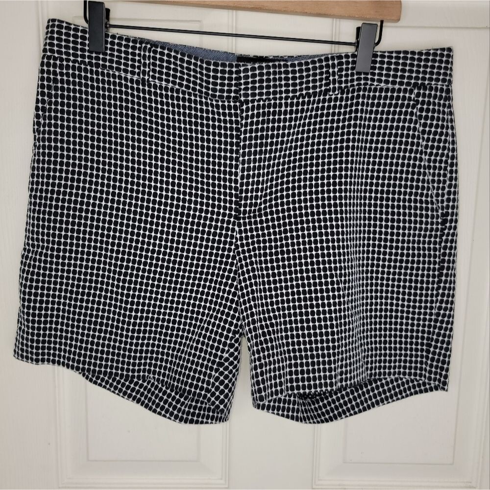 Banana Republic black and white 5" dress shorts size 10